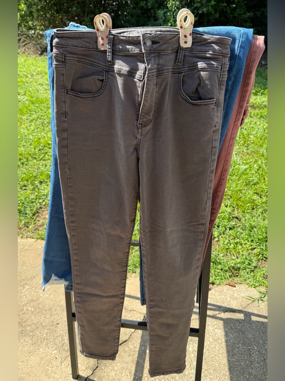 Women's Skinny Jeans in Charcoal Gray